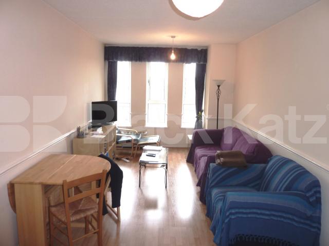			PERFECT FOR TWO SHARERS!, 1 Bedroom, 1 bath, 1 reception Flat			 Reachview Close, CAMDEN
